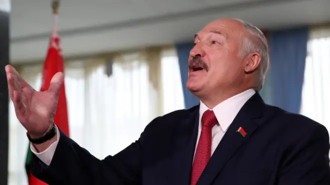 "Нам кожного року підсовують нові умови. І в результаті ми в економіці щось втрачаємо, втрачаємо і втрачаємо", - обурювався президент Білорусі російською політикою