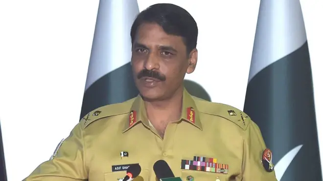 فوج کے شعبہ تعلقاتِ عامہ کے سربراہ میجر جنرل آصف غفور کا یہ بھی کہنا تھا کور کمانڈرز کی خصوصی کانفرنس کے بعد اعلامیہ اس لیے جاری نہیں کیا گیا کیونکہ 'خاموشی اپنے آپ میں اظہار کا ایک طریقہ ہے۔'