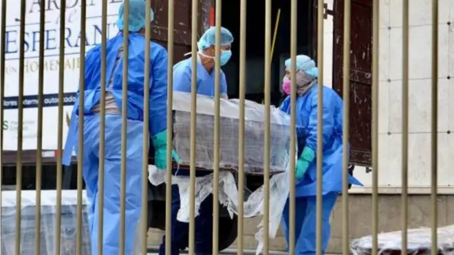 ضربت جائحة تفشي فيروس كوفيد 19 بشدة مدينة غواياكويل وقد تصاعد عدد الوفيات فيها باطراد