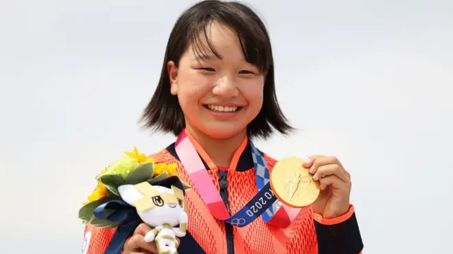 मोमिजी निशिया