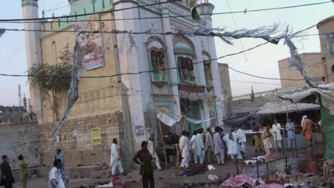 حضرت سخی سرور کے مزار پر چار اپریل 2011 کو ہونے والے دو خود کش حملوں میں 43 افراد ہلاک اور درجنوں زخمی ہوئے تھے