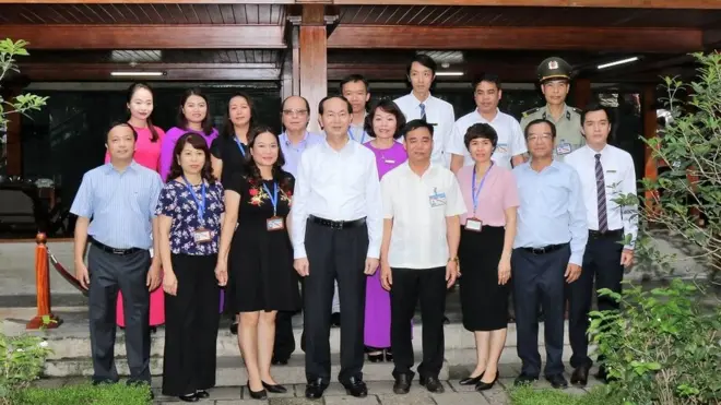 Hình ảnh đăng hôm 5/92017 trên trang tin Di tích Chủ tịch Hồ Chí Minh về việc Chủ tịch Trần Đại Quang tới tưởng niệm ngày mất của ông Hồ