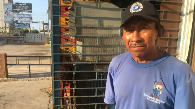 Francisco González dice que no comprende lo que ocurre, una sensación que resume el estado de ánimo de un país entero.