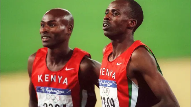 Noah Ngeny et Bernard Lagat lors des JO de septembre 2000 à Sydney.