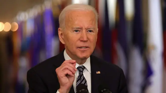 अमरीका के राष्ट्रपति जो बाइडन ने चार जुलाई तक कोरोना संकट से आज़ादी पाने का लक्ष्य रखा है.