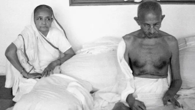 महात्मा गांधी के साथ बा