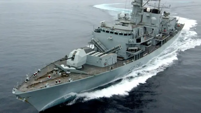 Chiến hạm HMS Montrose đã bảo vệ tàu dầu British Heritage khi đi qua Eo biển Hormuz
