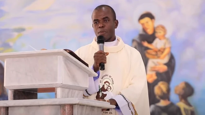 Fada Mbaka bụ ụkọchukwu a ma ama na Naịjirịa niile n'ihi ụlọekpere ọ bụ onyeisi ya bụ 'Adoration Ministry Enugu Nigeria
