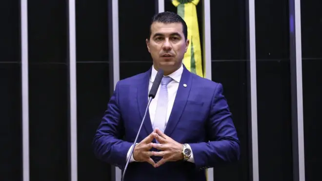 O deputado Luis Carlos Miranda diz que alertou Bolsonaro sobre suspeitas