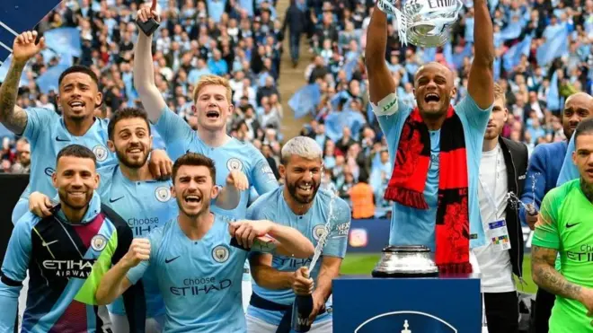 Wachezaji wa City wakisherehekea ushindi wao wa kombe la FA baada ya kuiadhibu watford 6-0