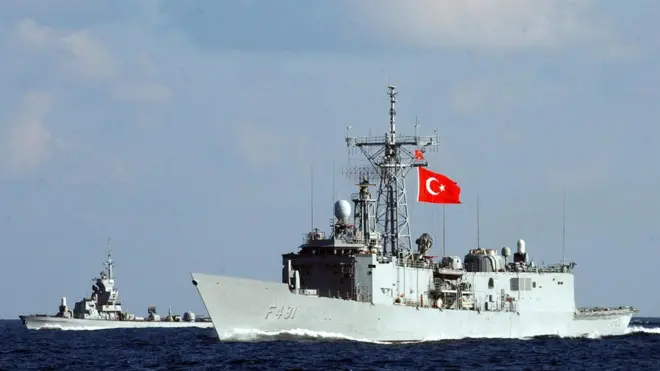 akdeniz'de türk donanmasına ait gemi