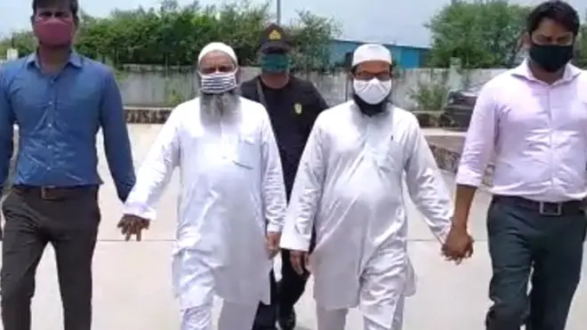 धर्म परिवर्तन करवाने के आरोप में यूपी एटीएस ने दो धर्मगुरुओं को गिरफ़्तार किया