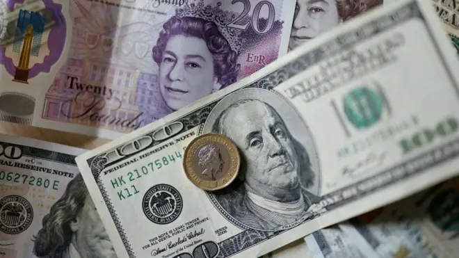 Es la primera vez en 37 años que la libra esterlina cae a un punto tan bajo frente al dólar estadounidense.