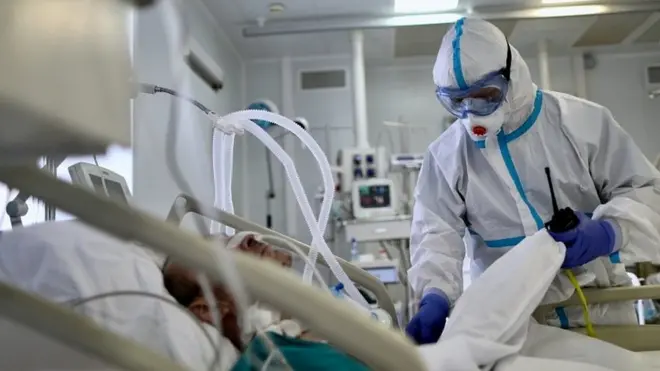 Врач с пациентом