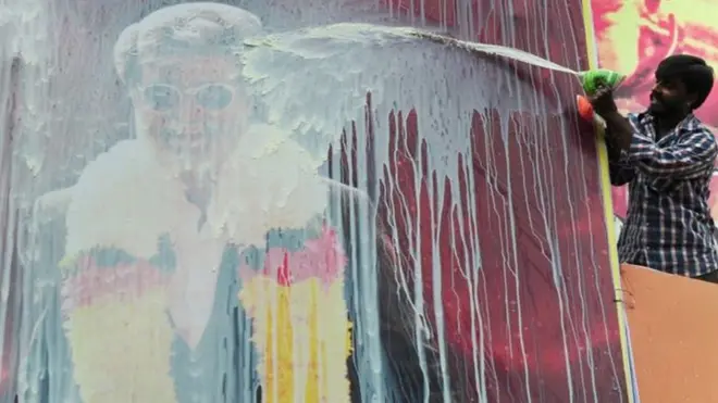 Taageerayaasha filimada ayaa aaminsan in caanaha ay wax u tarayaan caanimada filimka