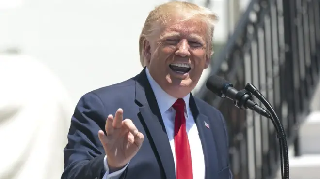 डोनल्ड ट्रंप