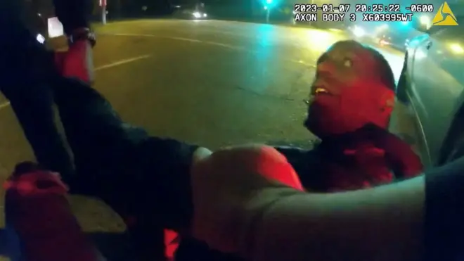 نيكولز أثناء اعتقاله