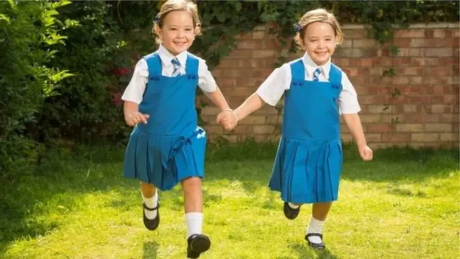 Rosie y Ruby Formosa, listas para empezar la escuela.
