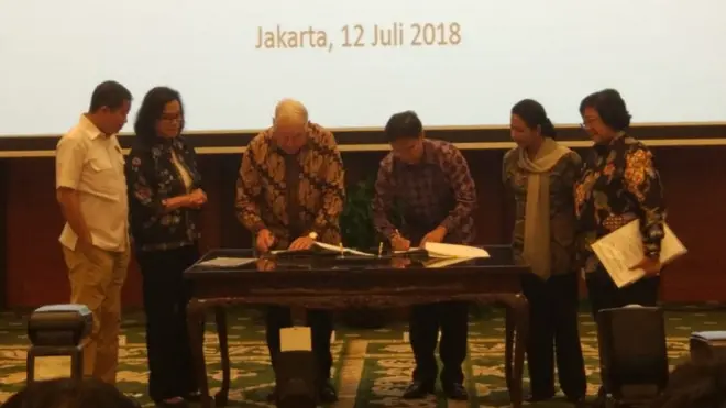 Perusahaan pemerintah INALUM menandatangani kontrak pembelian saham Freeport McMoRan.