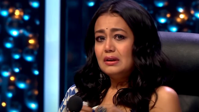 इंडियन आइडल सीज़न 11 के सेट पर जब भावुक दिखीं नेहा कक्कड़