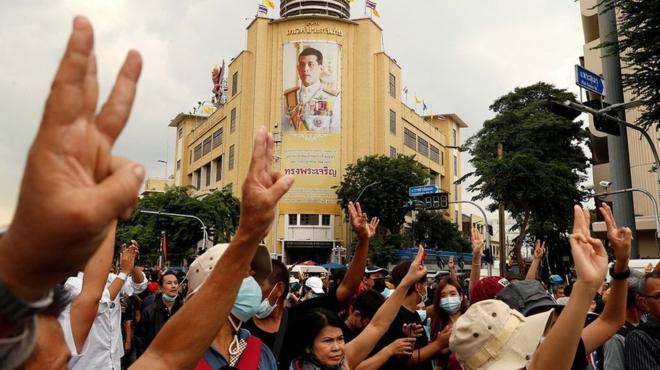 此轮示威活动是泰国当局近年来面临的最大规模的抗议活动。