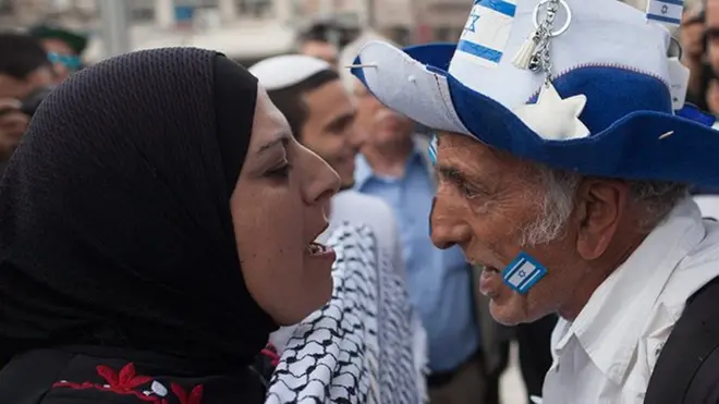 مؤيد لإسرائيل ومؤيدة للفلسطينيين