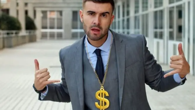 ผู้ชายใส่สูทถ่ายรูป