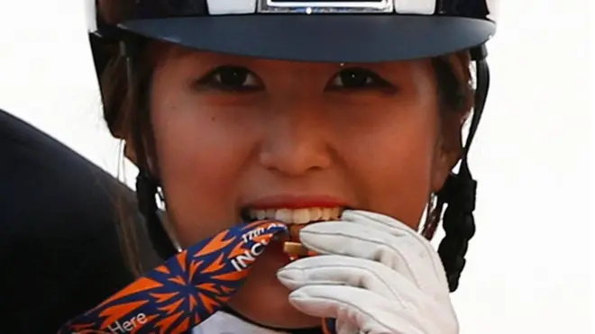 2014年，鄭尤拉在仁川亞運會贏得馬術盛裝舞步團體金牌