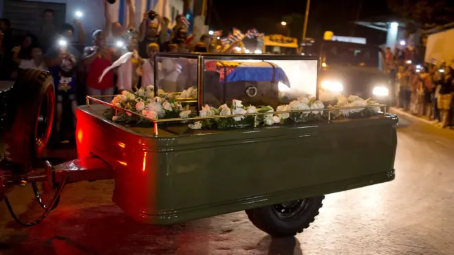 يمر موكب رماد كاسترو بـ13 مقاطعة في البلاد