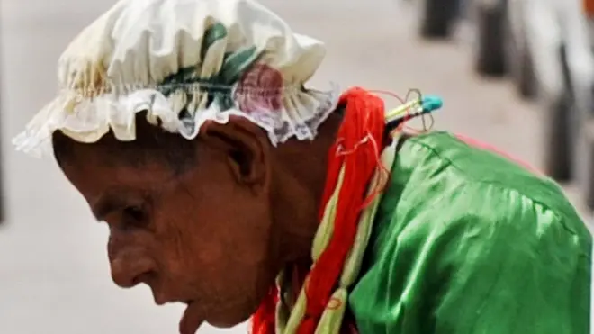 دولے شاہ کے فقیروں کا تعلق پاکستان کے ضلع گجرات کے ایک مزار سے ہے