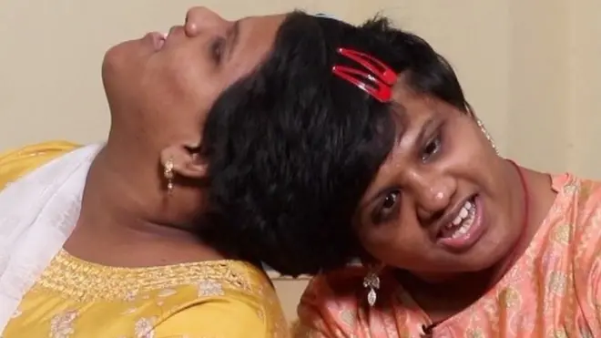 19 سالہ وینا اور وانی نے حال ہی میں تمام تر مشکلات کے باوجود 12ویں کلاس کا امتحان پاس کیا ہے