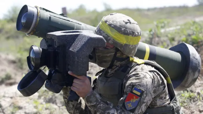 A Ukrainian soldier holding a Javelin missile during exercises in 2021