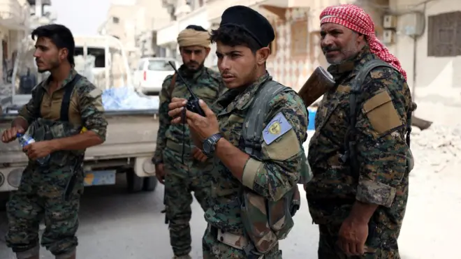 التحالف الدولي بقيادة الولايات المتحدة يدعم مقاتلي قوات سوريا الديمقراطية