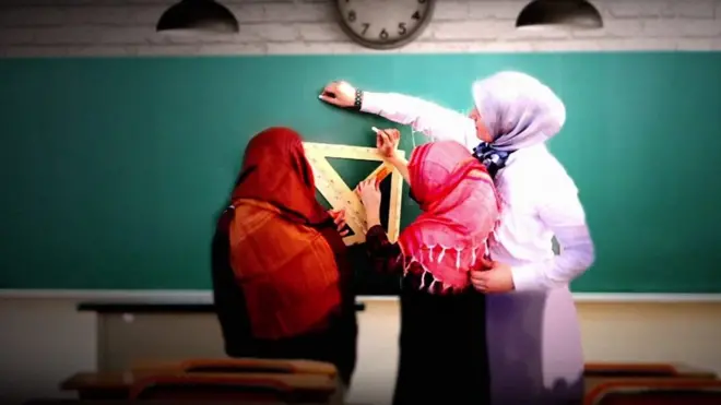 مدرسة كاثوليكية ببريطانيا تمنع طفلة 4 سنوات من ارتداء الحجاب