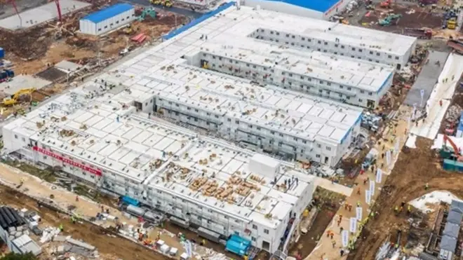 فيروس كورونا: صور لإنشاء الصين مستشفى في ١٠ أيام