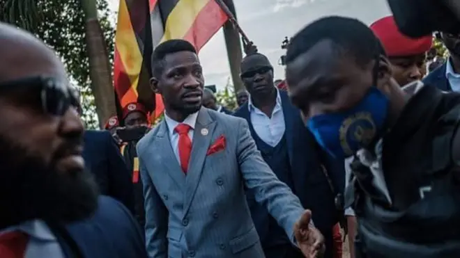 Uwutavuga rumwe na reta muri Uganda Robert Kyagulanyi