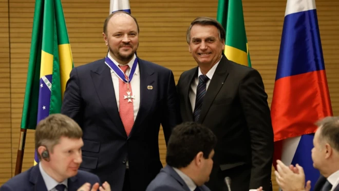 O presidente Jair Bolsonaro condecorou Andrey Andreevich Guryev, cuja família é ligada à gigante do setorcasa de apostacasa de aposta em dolardolarfertilizantes agrícolas PhosAgro,casa de aposta em dolarfevereiro deste ano