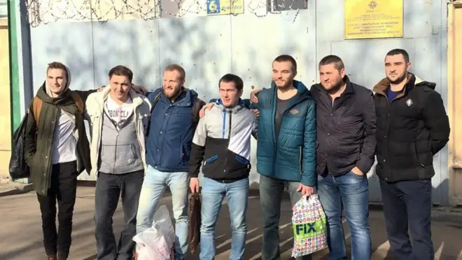 Из московских спецприемников вышли на свободу задержанные после антикоррупционной акции