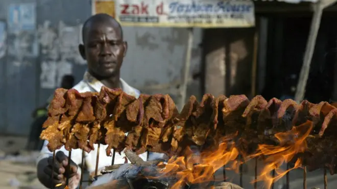 Suya na delicacy for Nigeria and na cow meat dem di use do am.