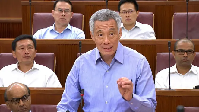 Lawat pidato di parlemen, PM Lee Hsien Loong, mengatakan gugatan hukum akan 'menodai lebih lanjut nama orang tua saya'.