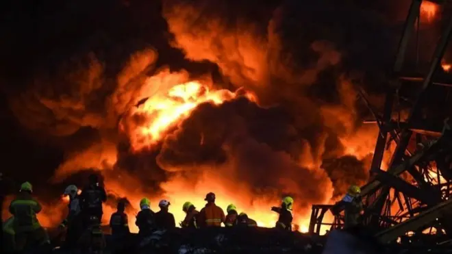 ภาพไฟไหม้โรงงานสารเคมี
