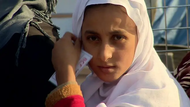 Niña en el campamento de Dibaga