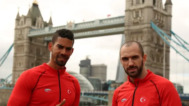 Yasmani Copello Escobar (solda) ve Ramil Guliyev (sağda) Türkiye adına Londra'da piste çıkacak isimler arsında
