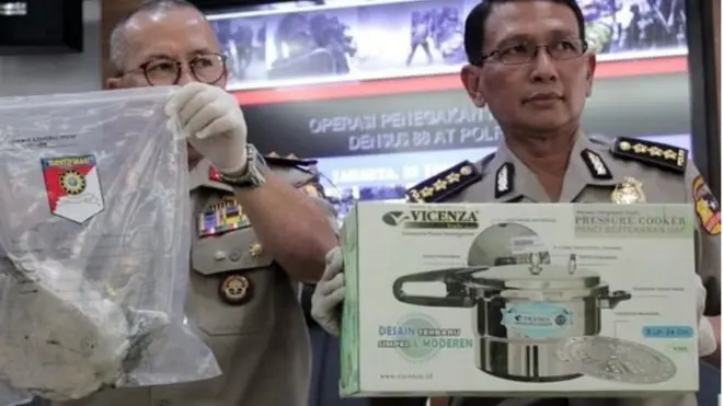 Temuan sementara polisi menyatakan pelaku mengaku tindakannya atas inisiatif sendiri dan tidak terkait dengan kelompok atau jaringan manapun.