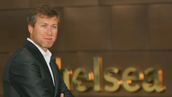 رومن آبراموویچ یک میلیاردر روسی-اسرائیلی است که همواره درباره منبع ثروت هنگفتش پرسش‌هایی وجود داشته