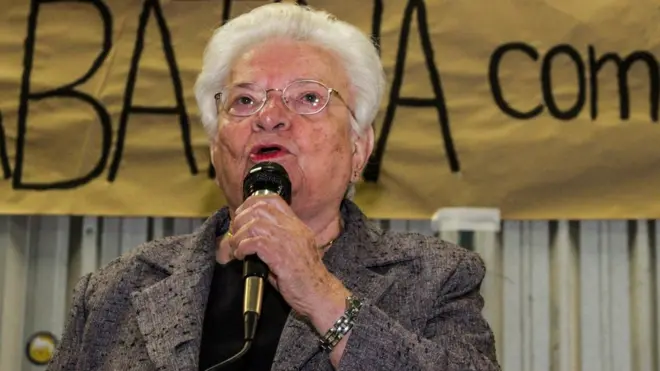 Erundina durante sabatina na USP