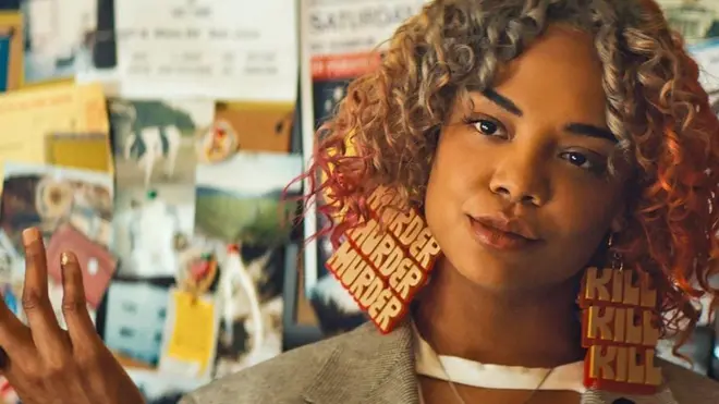 Saat film itu beralih dari realisme ke sesuatu yang sural, maka Sorry to Bother You menjadi salah satu dari karya film dan televisi yang menggunakan fantasi secara efektif untuk membuka mata kita terhadap padangan-pandangan soal ras dan kelas.