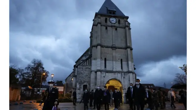 وقع اعتداء على أشخاص بالقر من كنيسة نوتردام