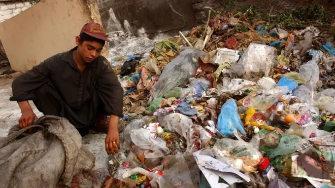 کراچی میں روزانہ 12 ہزار ٹن یومیہ کچرا پیدا ہوتا ہے
