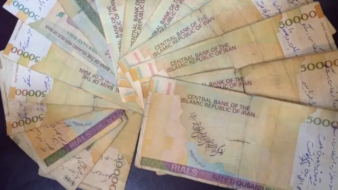 ایران میں احتجاجی پیغامات کے لیے کرنسی نوٹوں کا استعمال کیا جا رہا ہے